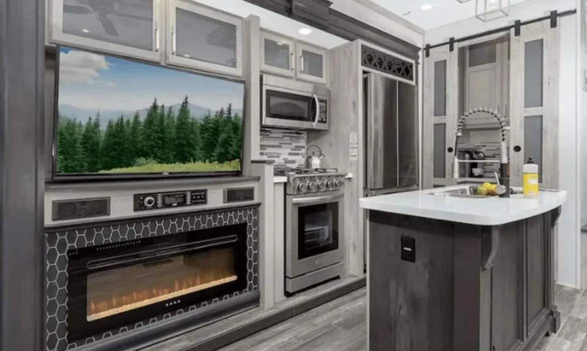 RV refrigerator repair cost comparison for Dometic and Norcold units in Fellsmere